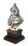 A VICTORIAN SILVER BUST OF QUEEN VICTORIA Goldsmiths & Silversmiths Company