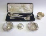 A CASED PAIR OF VICTORIAN SILVER QUEEN'S PATTERN FISH SERVERS by George Wintle, London 1859