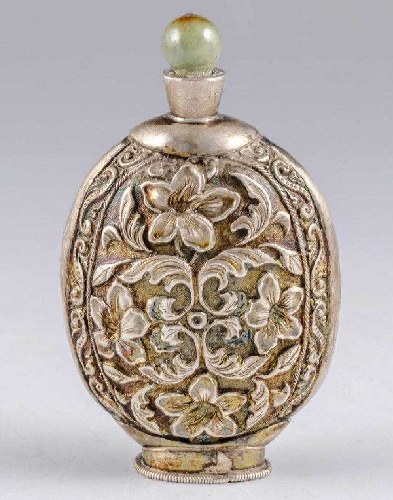 Antique Chinese jade and silver snuff bottle